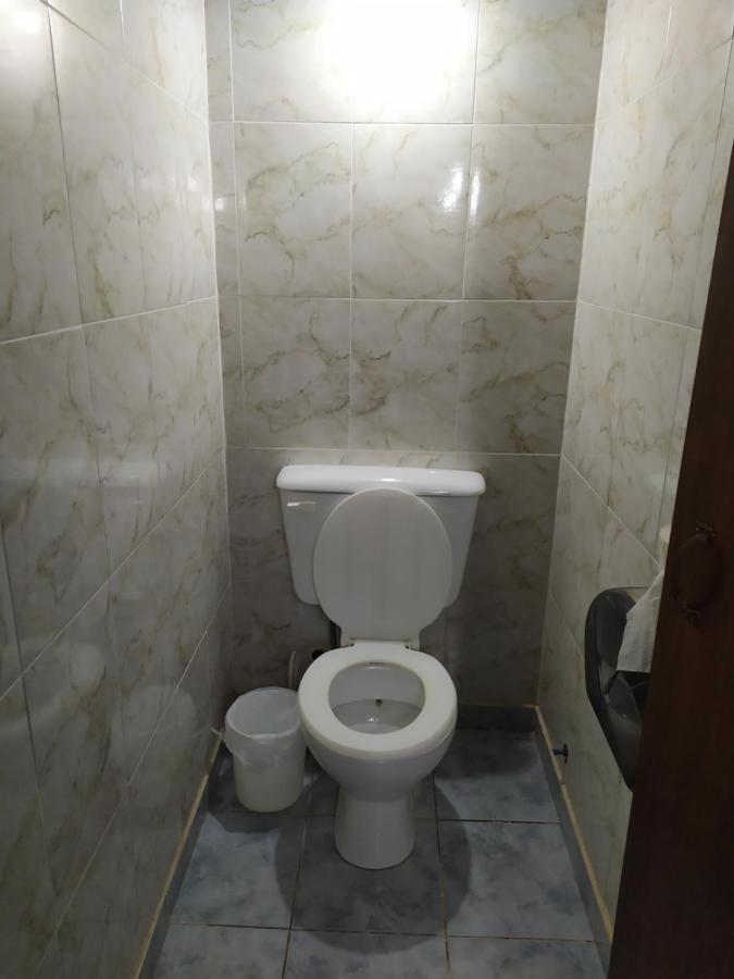 De La Plaza Hostal *